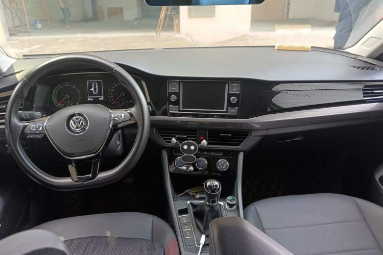 Used Volkswagen Bora 2020 1.5L Manual Comfort Version Center Console