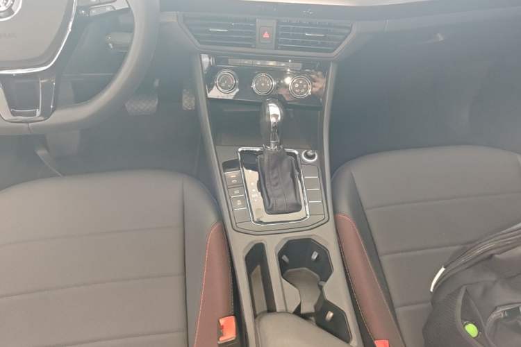 Used Volkswagen Bora 2020 1.5L Automatic Comfort Model Gear Lever