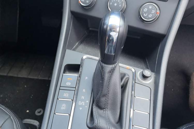 Used Volkswagen Bora 2020 1.5L Automatic Fashion Edition Gear Lever