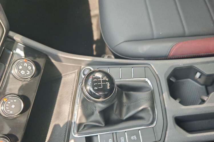 Used Volkswagen Bora 2020 1.5L Manual Comfort Version Interior 2