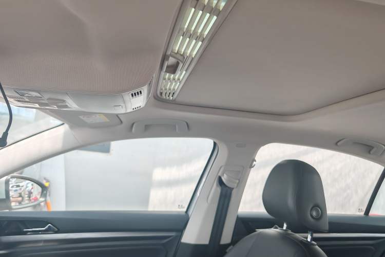 Used Volkswagen Bora 2020 1.5L Manual Comfort Version Interior 5