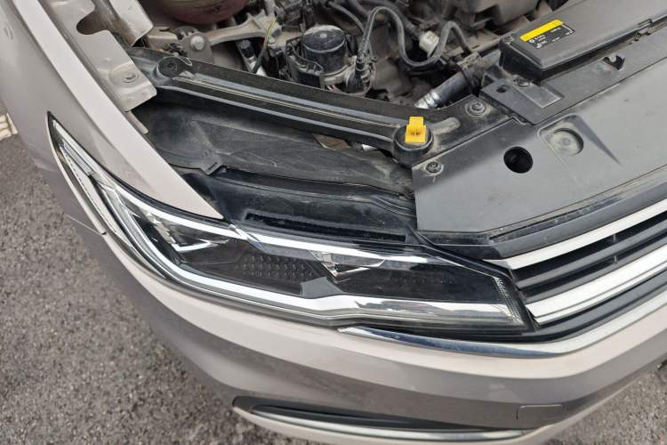 Used Volkswagen Bora 2020 1.5L Automatic Comfort Model Right Front Headlight