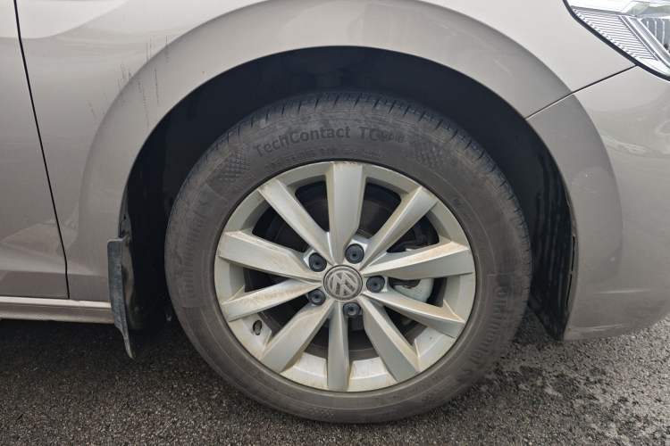 Used Volkswagen Bora 2020 1.5L Automatic Comfort Model Right Front Wheel Hub