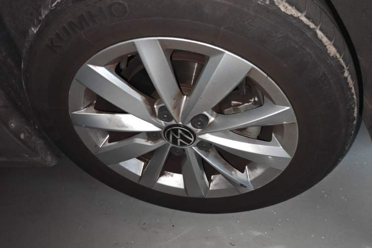 Used Volkswagen Bora 2020 1.5L Automatic Elite Version Right Front Wheel Hub