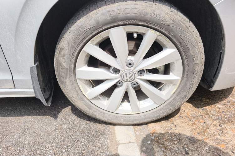 Used Volkswagen Bora 2020 1.5L Automatic Comfort Model Right Front Wheel Hub