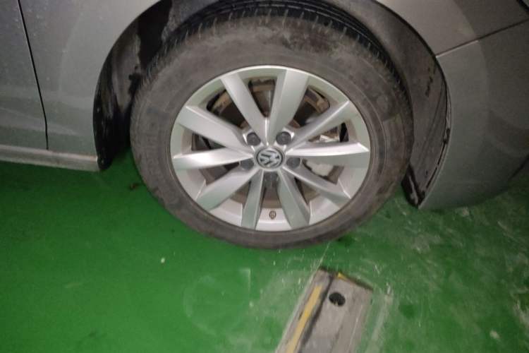 Used Volkswagen Bora 2020 1.5L Automatic Elite Version Right Front Wheel Hub