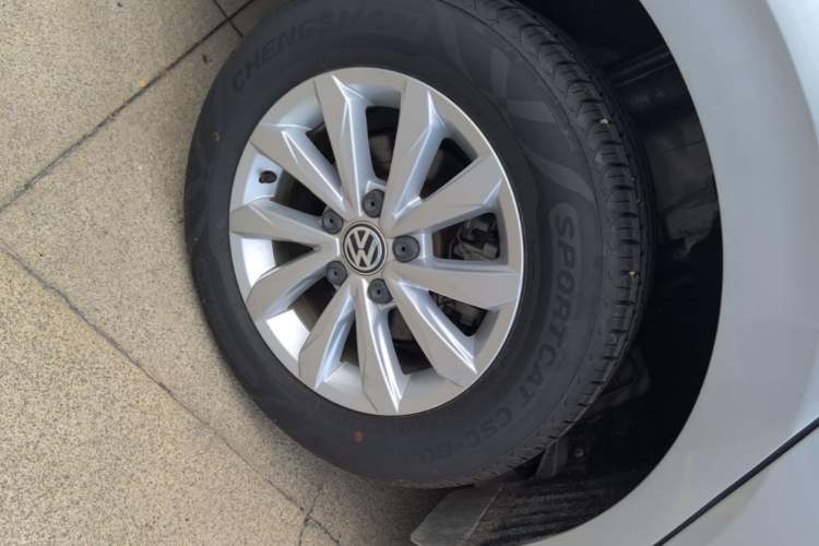 Used Volkswagen Bora 2020 1.5L Automatic Fashion Edition Right Rear Wheel Hub