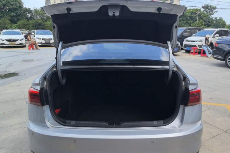 Used Volkswagen Bora 2020 1.5L Automatic Fashion Edition Trunk