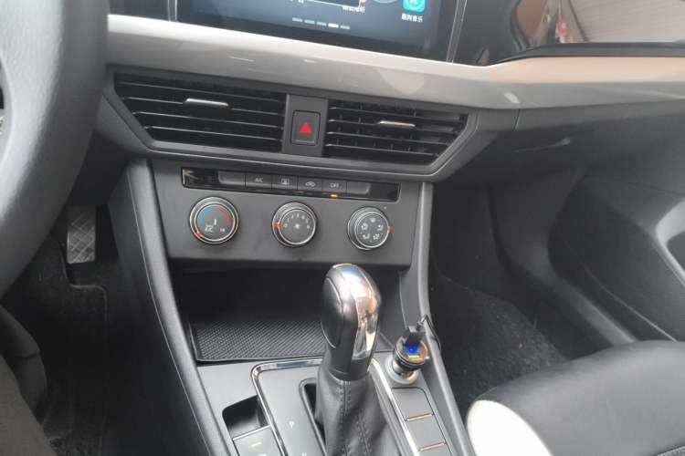 Used Volkswagen Bora 2020 1.5L Automatic Fashion Edition Audio And AC Panel