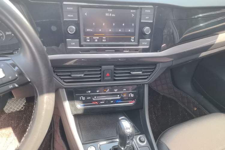 Used Volkswagen Bora 2020 1.5L Automatic Elite Version Audio And AC Panel