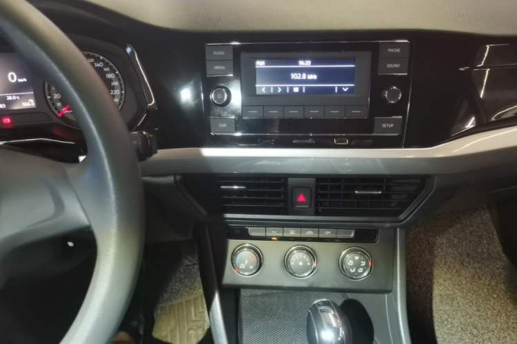 Used Volkswagen Bora 2020 1.5L Automatic Fashion Edition Audio And AC Panel