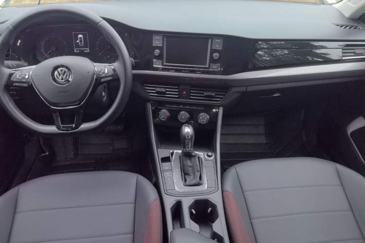 Used Volkswagen Bora 2020 1.5L Automatic Comfort Model Center Console