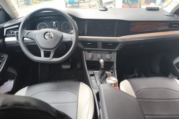 Used Volkswagen Bora 2020 1.5L Automatic Fashion Edition Center Console