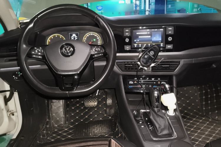 Used Volkswagen Bora 2020 1.5L Automatic Elite Version Center Console