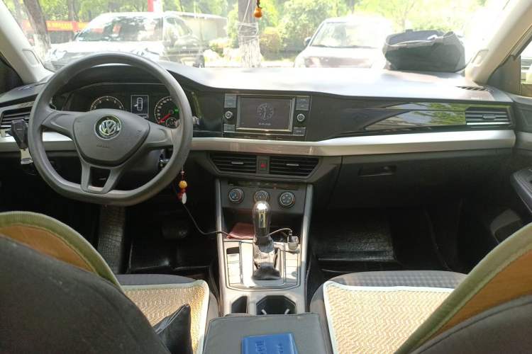 Used Volkswagen Bora 2020 1.5L Automatic Fashion Edition Center Console