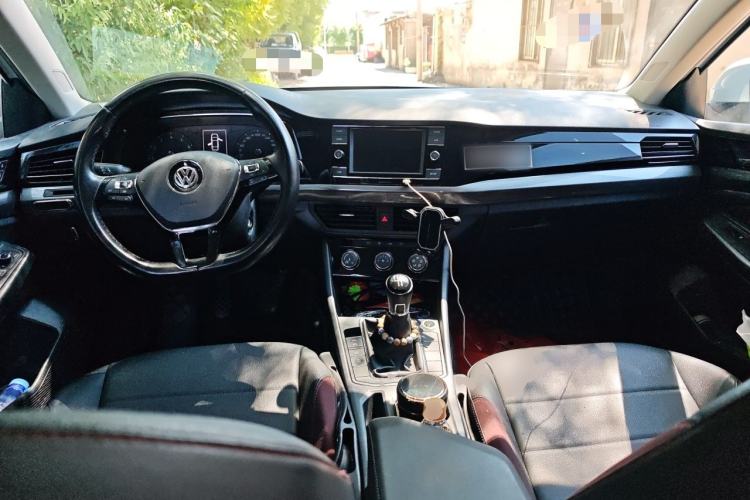 Used Volkswagen Bora 2020 1.5L Manual Comfort Version Center Console