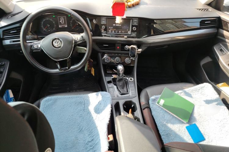 Used Volkswagen Bora 2020 1.5L Automatic Comfort Model Center Console