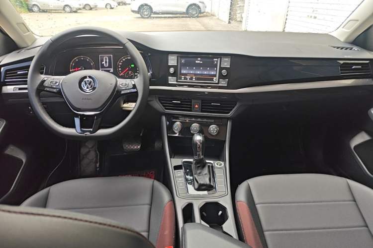 Used Volkswagen Bora 2020 1.5L Automatic Comfort Model Center Console