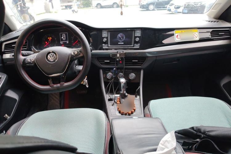 Used Volkswagen Bora 2020 1.5L Automatic Comfort Model Center Console