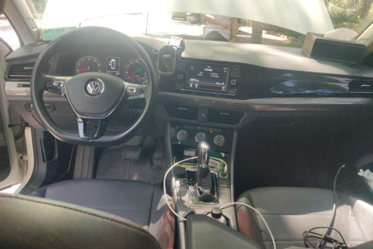 Used Volkswagen Bora 2020 1.5L Automatic Comfort Model Center Console