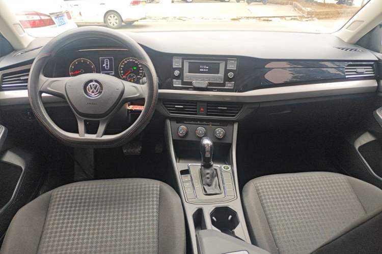Used Volkswagen Bora 2020 1.5L Automatic Fashion Edition Center Console