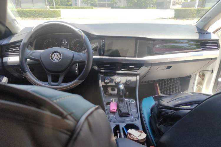 Used Volkswagen Bora 2020 1.5L Automatic Fashion Edition Center Console