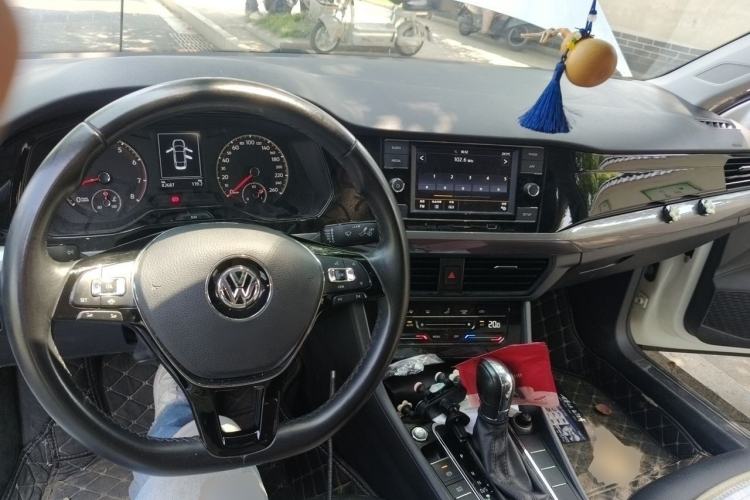 Used Volkswagen Bora 2020 1.5L Automatic Elite Version Center Console