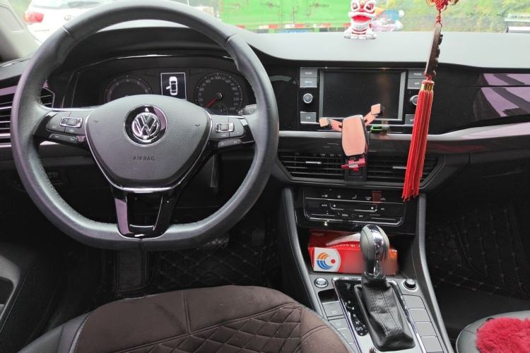 Used Volkswagen Bora 2020 1.5L Automatic Elite Version Center Console