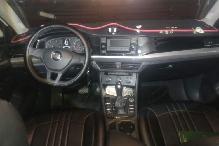 Used Volkswagen Bora 2020 1.5L Automatic Fashion Edition Center Console
