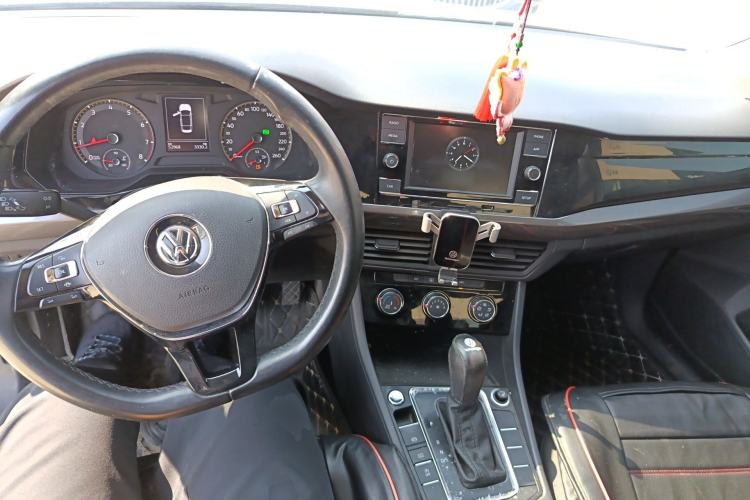 Used Volkswagen Bora 2020 1.5L Automatic Comfort Model Center Console