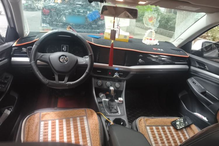 Used Volkswagen Bora 2020 1.5L Automatic Fashion Edition Center Console