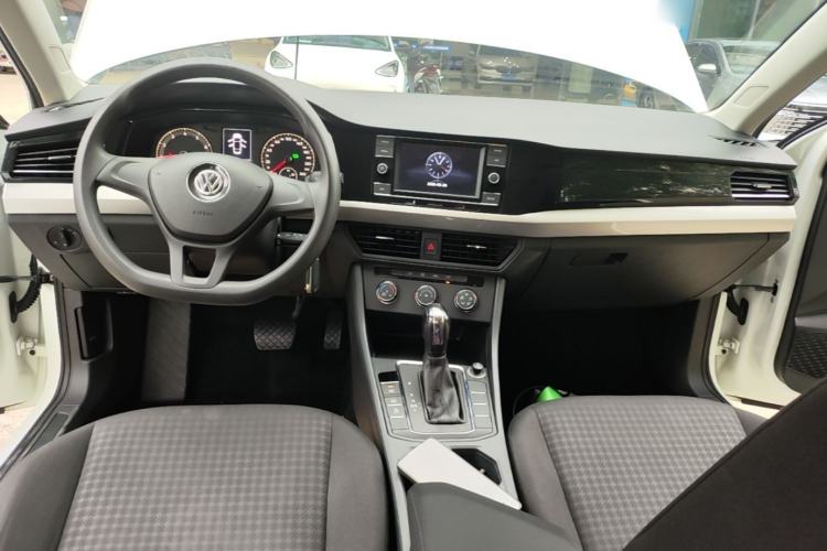 Used Volkswagen Bora 2020 1.5L Automatic Fashion Edition Center Console