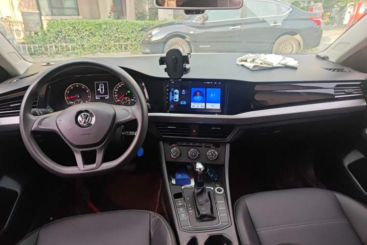 Used Volkswagen Bora 2020 1.5L Automatic Fashion Edition Center Console