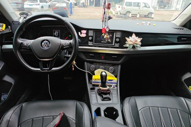Used Volkswagen Bora 2020 1.5L Automatic Fashion Edition Center Console