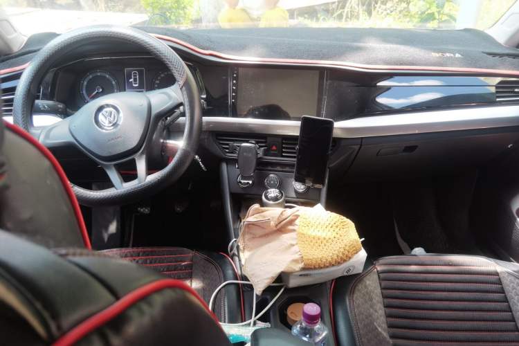 Used Volkswagen Bora 2020 1.5L Manual Fashion Edition Center Console