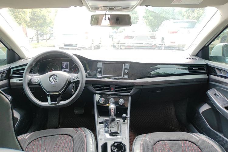 Used Volkswagen Bora 2020 1.5L Automatic Comfort Model Center Console