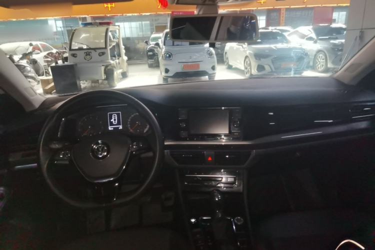 Used Volkswagen Bora 2020 1.5L Automatic Elite Version Center Console