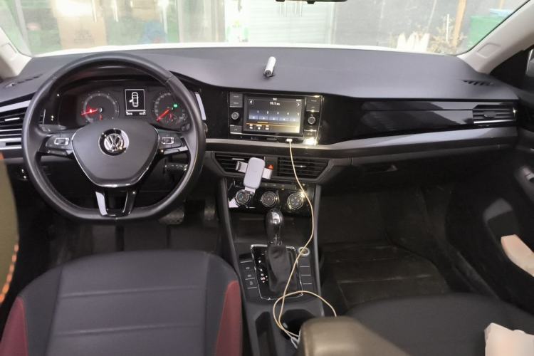 Used Volkswagen Bora 2020 1.5L Automatic Comfort Model Center Console