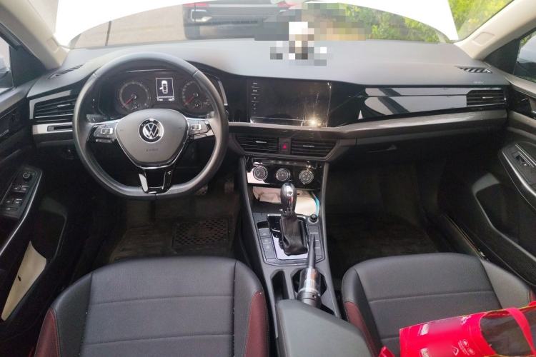 Used Volkswagen Bora 2020 1.5L Automatic Comfort Model Center Console