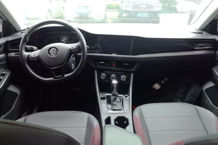 Used Volkswagen Bora 2020 1.5L Automatic Comfort Model Center Console