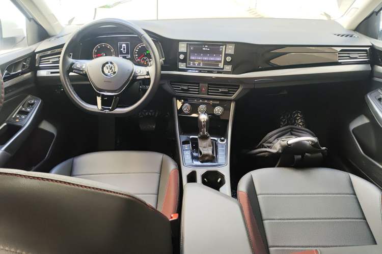 Used Volkswagen Bora 2020 1.5L Automatic Comfort Model Center Console