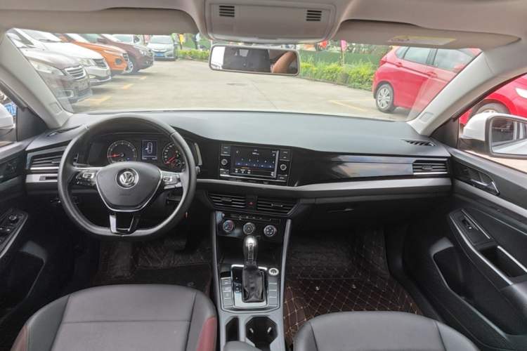 Used Volkswagen Bora 2020 1.5L Automatic Comfort Model Center Console