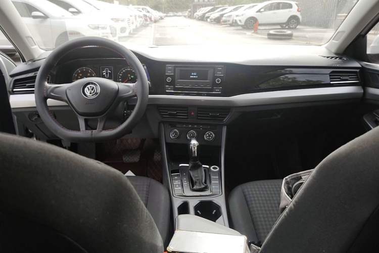 Used Volkswagen Bora 2020 1.5L Automatic Fashion Edition Center Console