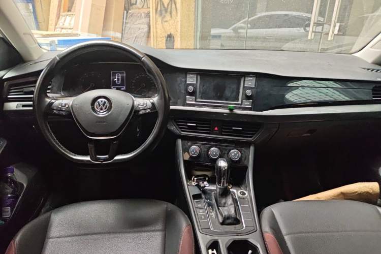 Used Volkswagen Bora 2020 1.5L Automatic Comfort Model Center Console