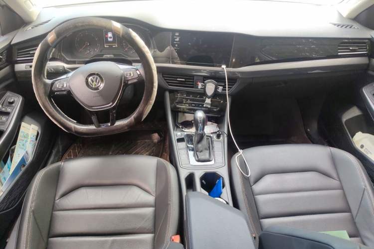 Used Volkswagen Bora 2020 1.5L Automatic Luxury Model Center Console