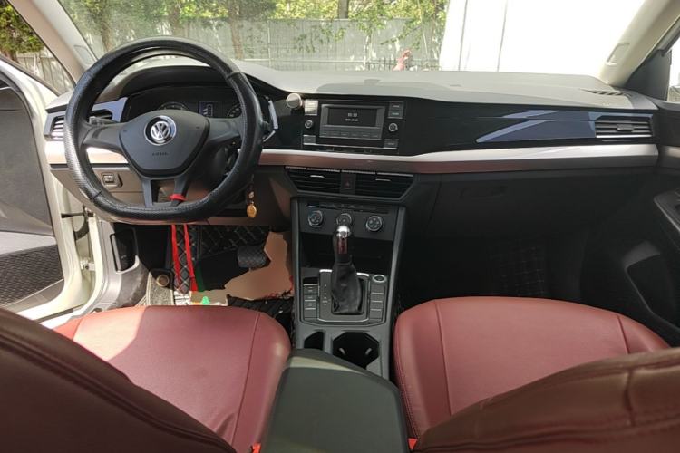 Used Volkswagen Bora 2020 1.5L Automatic Fashion Edition Center Console