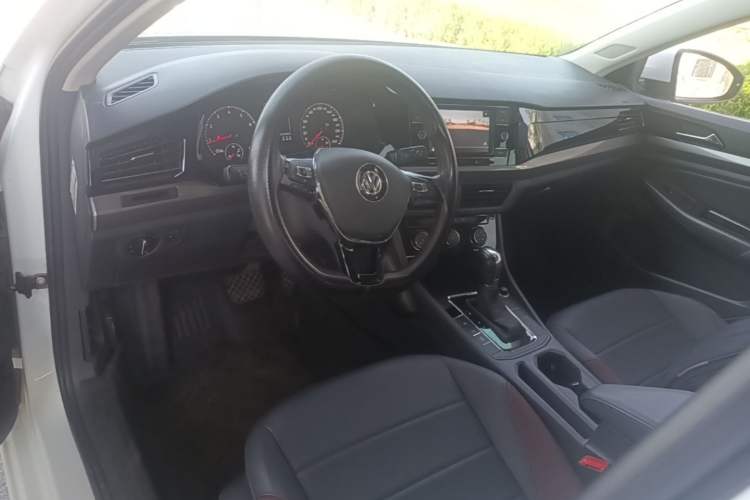 Used Volkswagen Bora 2020 1.5L Automatic Comfort Model Center Console