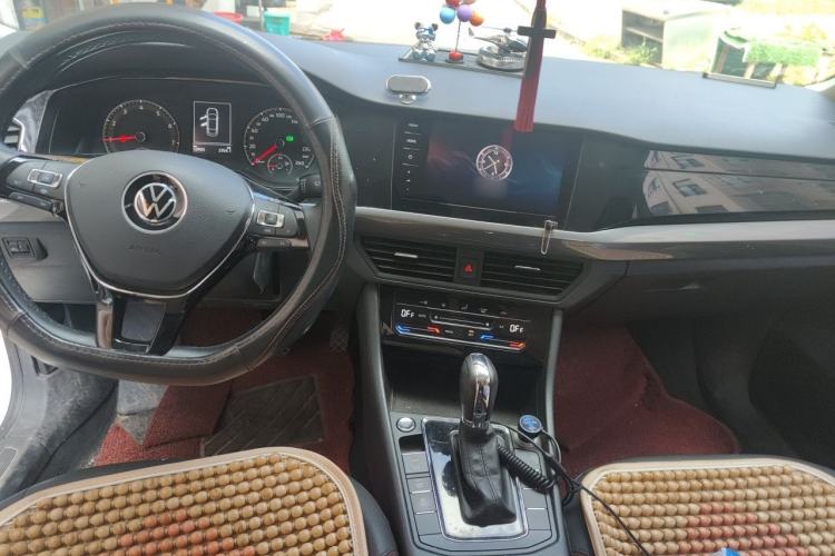 Used Volkswagen Bora 2020 1.5L Automatic Elite Version Center Console