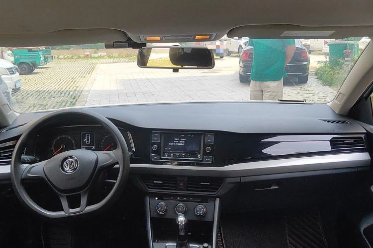 Used Volkswagen Bora 2020 1.5L Automatic Fashion Edition Center Console