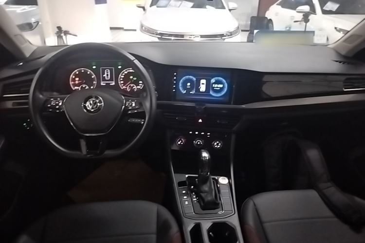 Used Volkswagen Bora 2020 1.5L Automatic Comfort Model Center Console